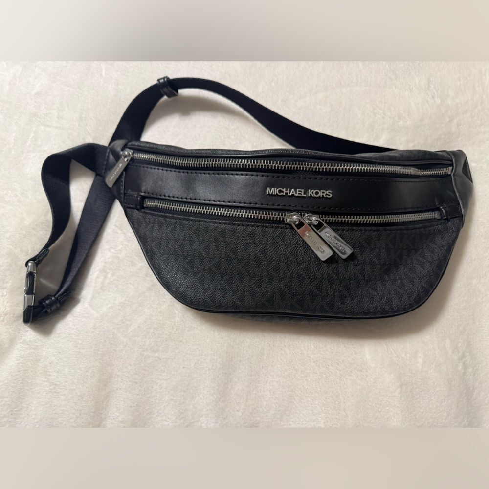 Michael Kors ✨ Kenly Belt Bag Black and Gray MK monogram